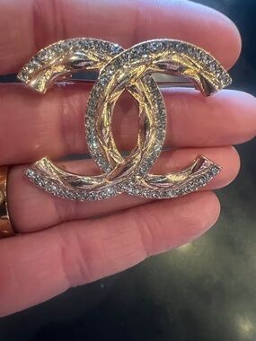 CHANEL Gold-Tone Crystal Interlocking CC Brooch